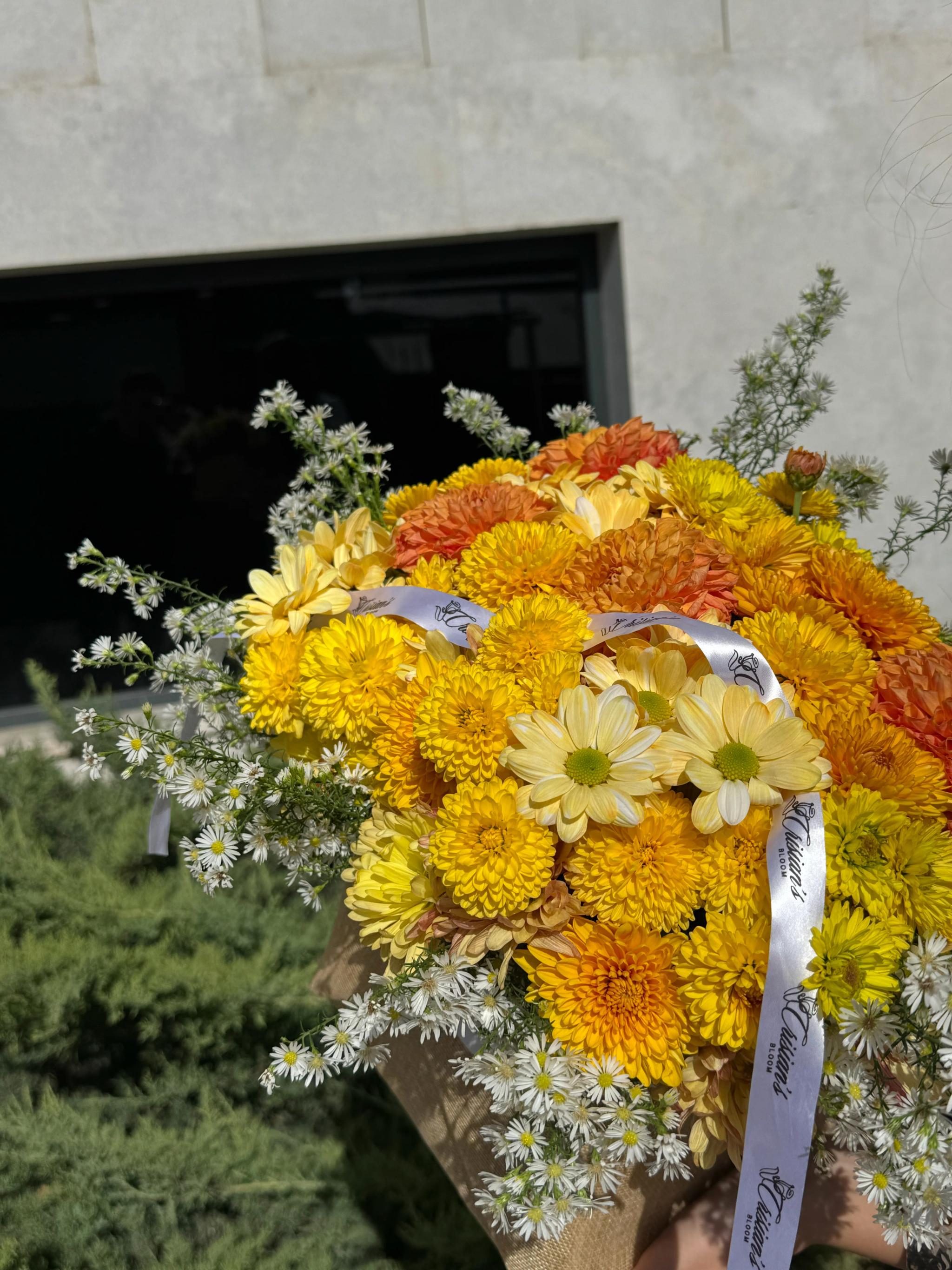 Chrysanthemums in a box | ծաղիկներ, ծաղկեպսակներ, բույսեր Երևան