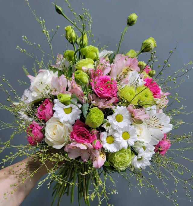 A bright bunch | ծաղիկներ, ծաղկեպսակներ, բույսեր - առաքում Երևան