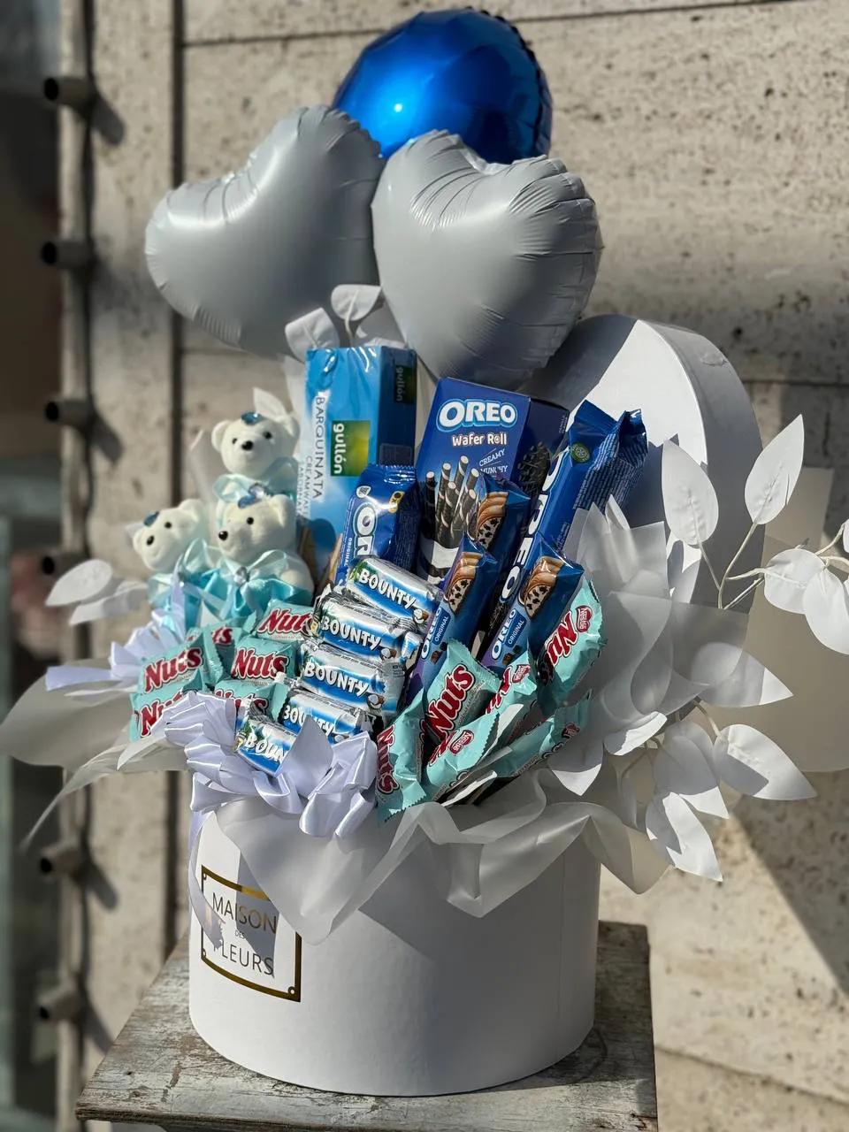 Sweet Surprise in a White Box | ծաղիկներ, ծաղկեպսակներ, բույսեր Երևան Sweet Surprise in a White Box | ծաղիկներ, ծաղկեպսակներ, բույսեր Երևան