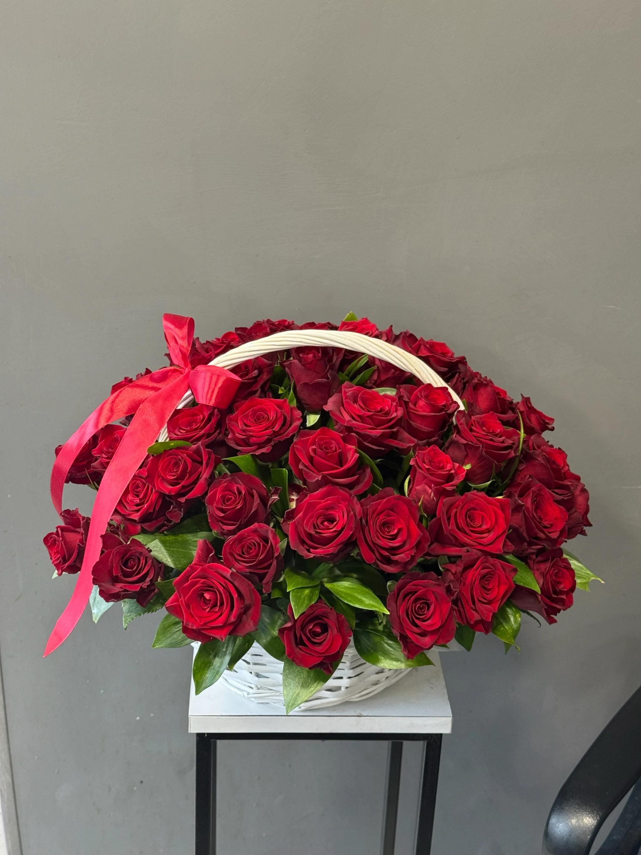 A basket of roses | ծաղիկներ, ծաղկեպսակներ, բույսեր Երևան A basket of roses | ծաղիկներ, ծաղկեպսակներ, բույսեր Երևան