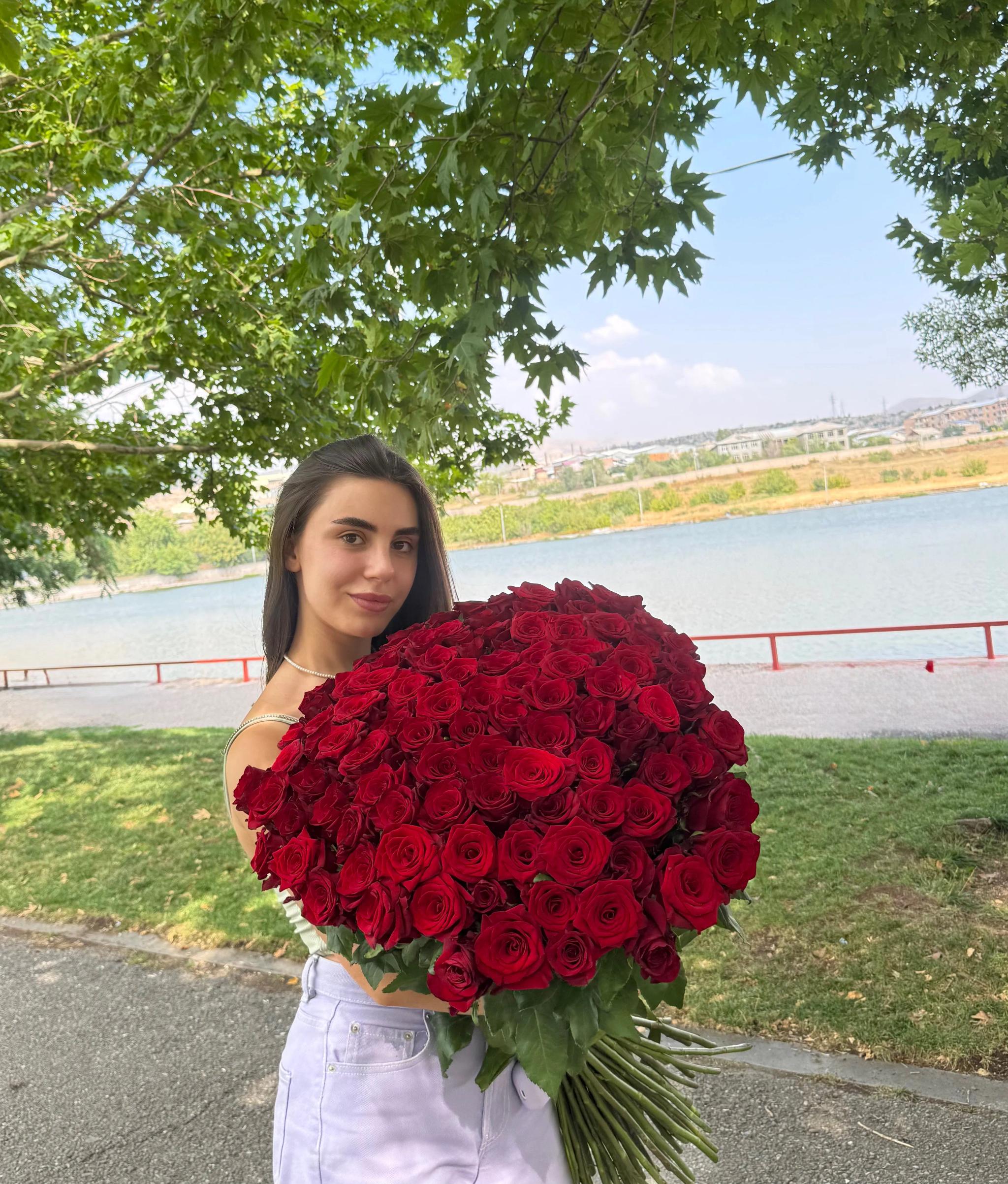 A bouquet of luxurious roses | ծաղիկներ, ծաղկեպսակներ, բույսեր Երևան A bouquet of luxurious roses | ծաղիկներ, ծաղկեպսակներ, բույսեր Երևան