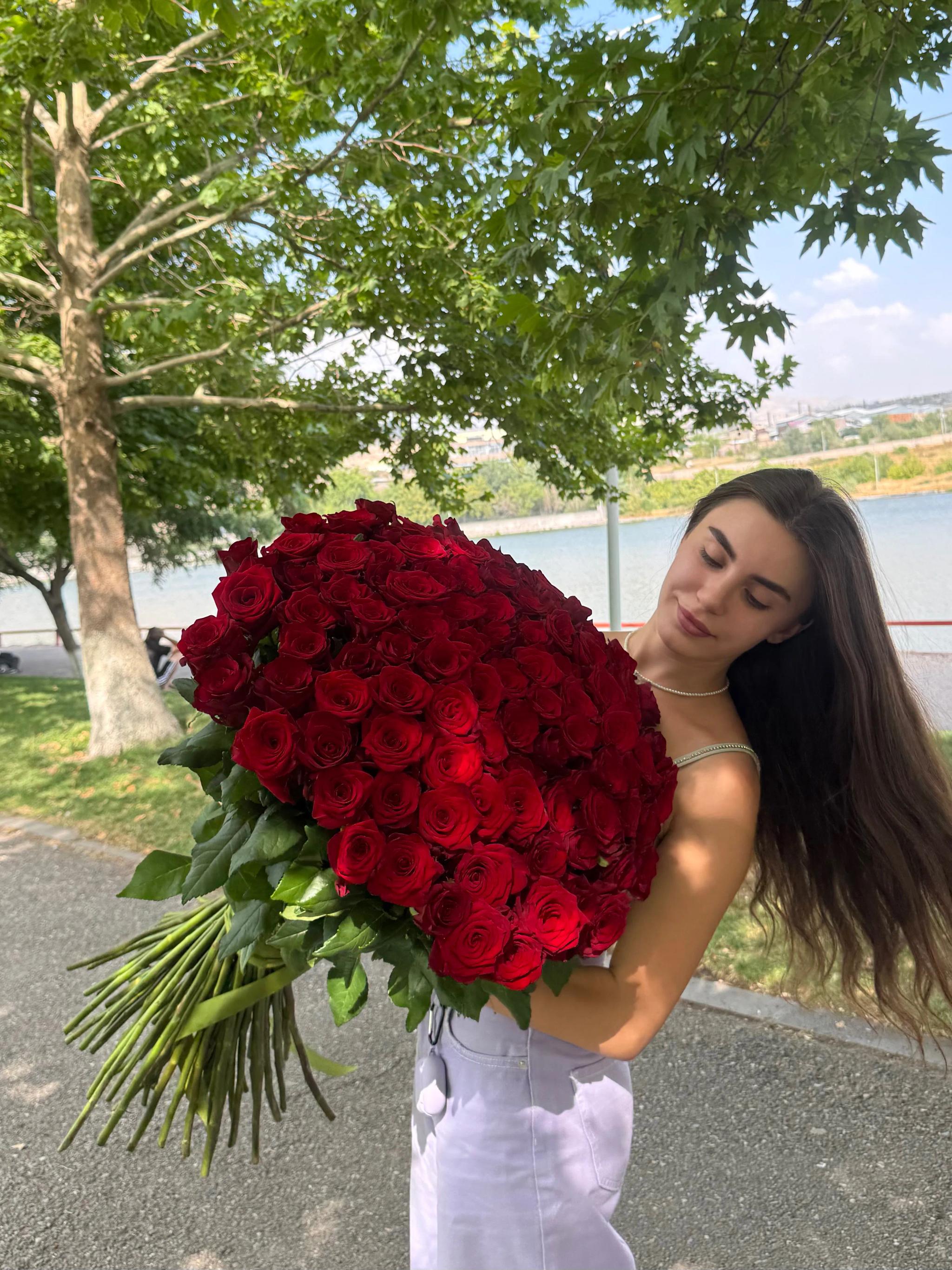 A bouquet of luxurious roses | ծաղիկներ, ծաղկեպսակներ, բույսեր Երևան A bouquet of luxurious roses | ծաղիկներ, ծաղկեպսակներ, բույսեր Երևան
