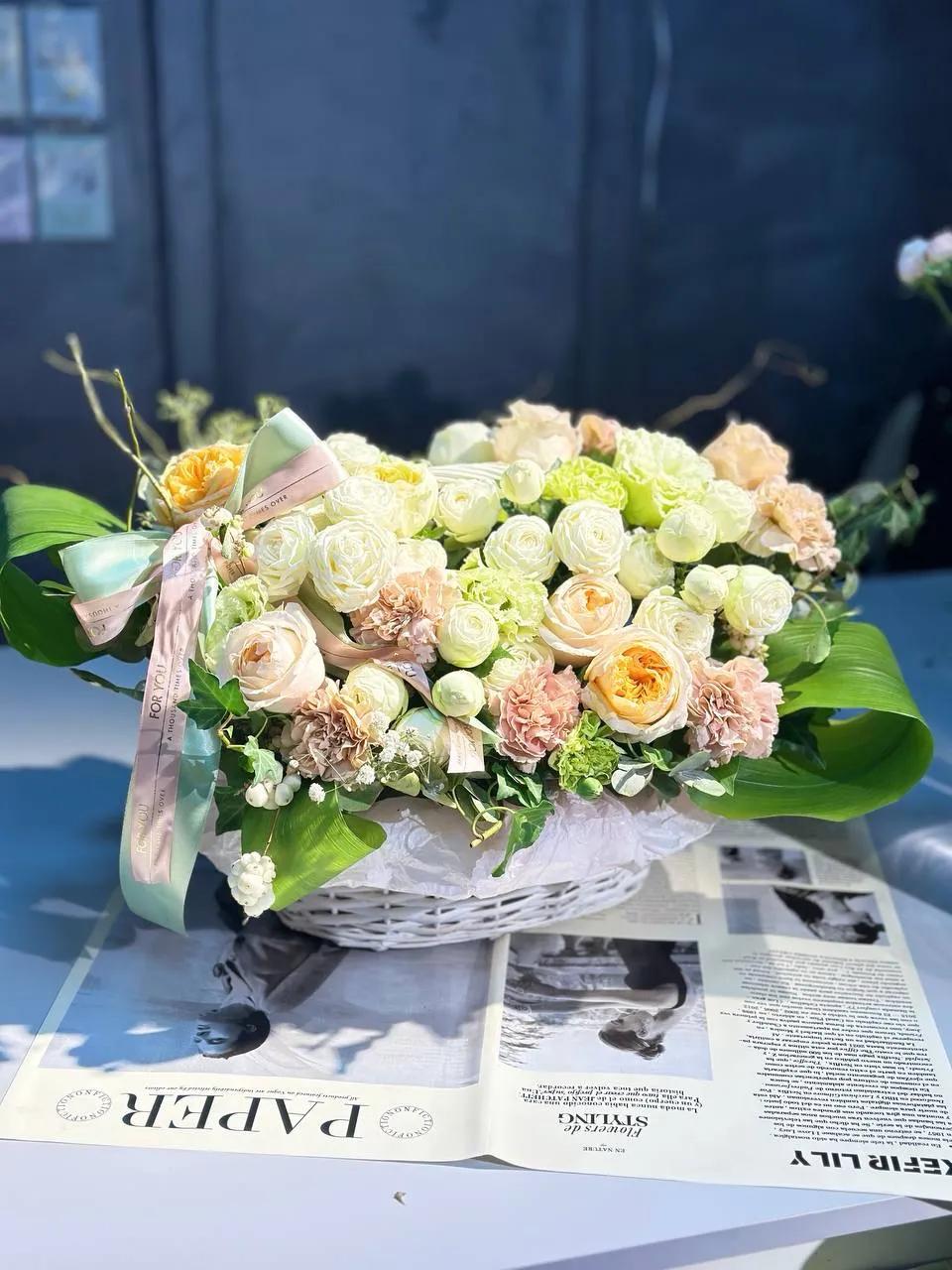 An elegant basket | ծաղիկներ, ծաղկեպսակներ, բույսեր - առաքում Երևան An elegant basket | ծաղիկներ, ծաղկեպսակներ, բույսեր - առաքում Երևան