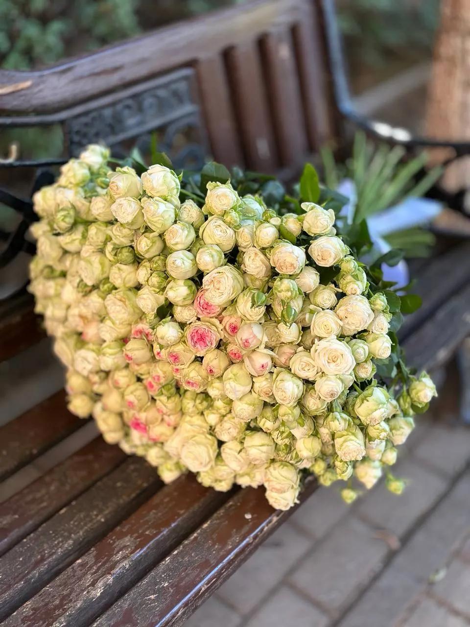 Luxurious bouquet of roses | ծաղիկներ, ծաղկեպսակներ, բույսեր Երևան Luxurious bouquet of roses | ծաղիկներ, ծաղկեպսակներ, բույսեր Երևան