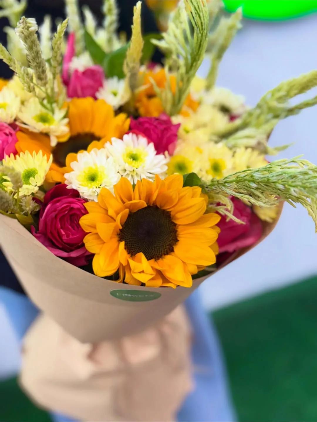A colorful bunch | ծաղիկներ, ծաղկեպսակներ, բույսեր Երևան A colorful bunch | ծաղիկներ, ծաղկեպսակներ, բույսեր Երևան