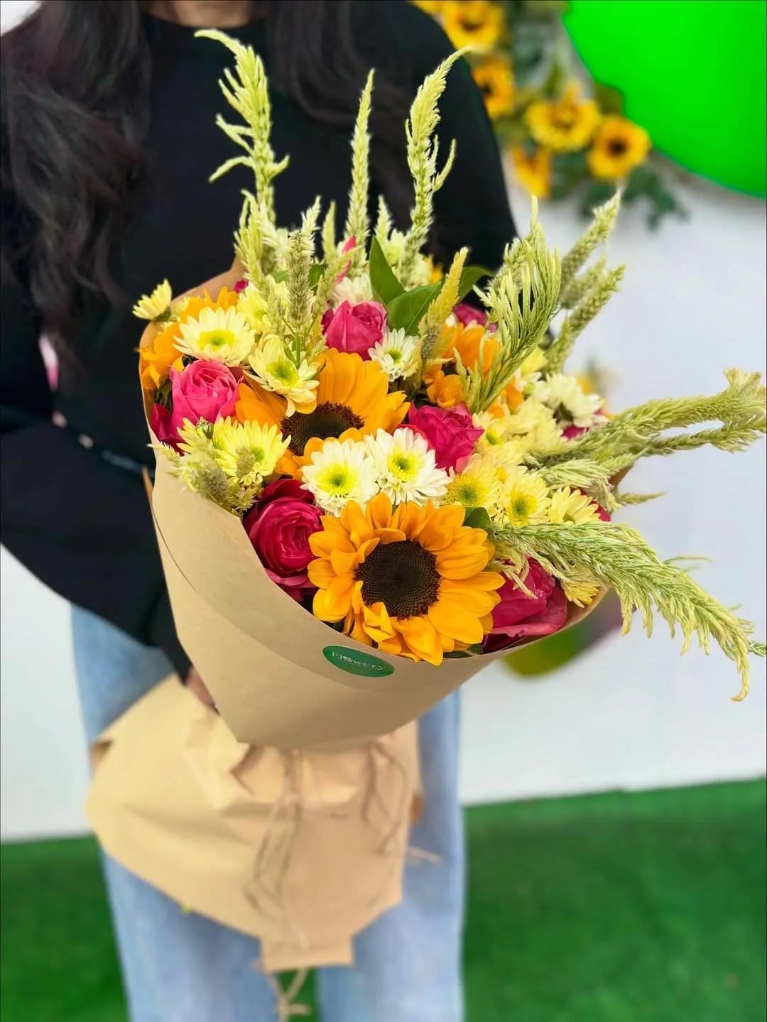 A colorful bunch | ծաղիկներ, ծաղկեպսակներ, բույսեր Երևան A colorful bunch | ծաղիկներ, ծաղկեպսակներ, բույսեր Երևան